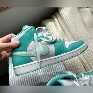 Wmns Jordan 1 Mid ‘Marine Green’